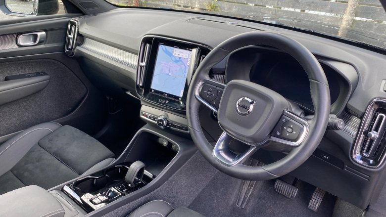 Volvo XC40 2.0 B4P Plus Dark 5dr Auto Petrol Estate